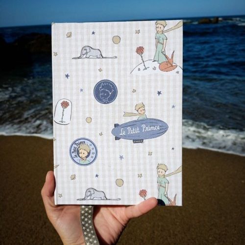 CUADERNO A5   FORRO EN TELA, 144 HOJAS PUNTEADO