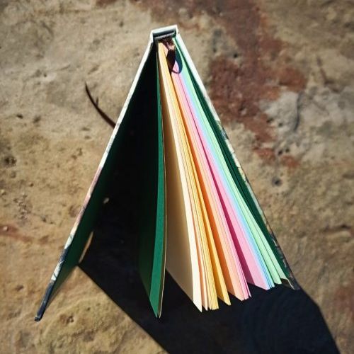 CUADERNO A5 LAMINADO, 120 HOJAS DE COLORES