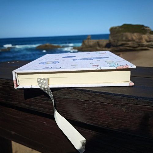 CUADERNO A5   FORRO EN TELA, 144 HOJAS PUNTEADO