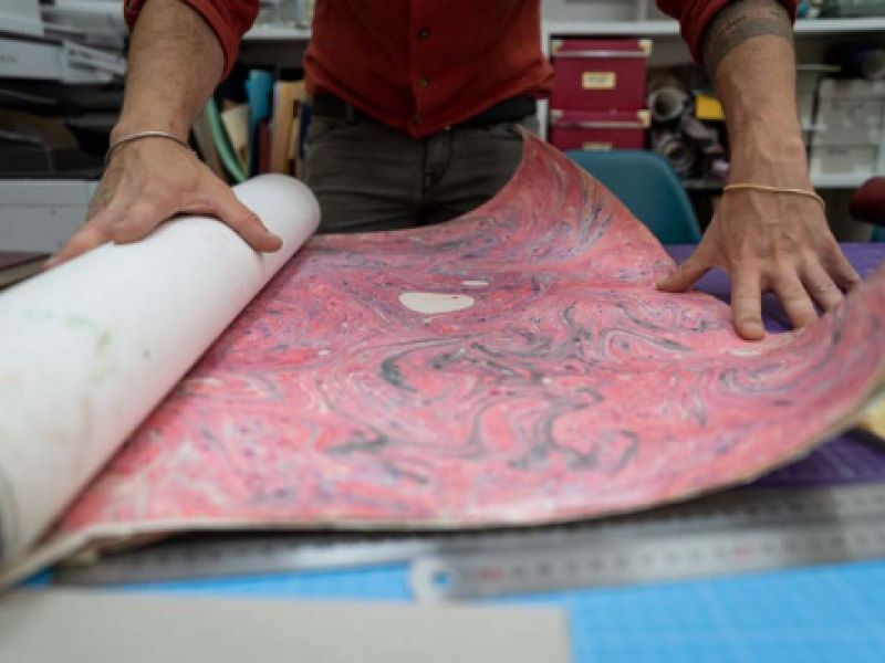 Preparación del papel seleccionado para la personalización